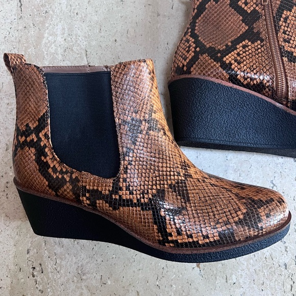 Aerosoles Wedge “Brandi” Ankle Boots Size 8.5 Vegan Leather NEW - Picture 2 of 8